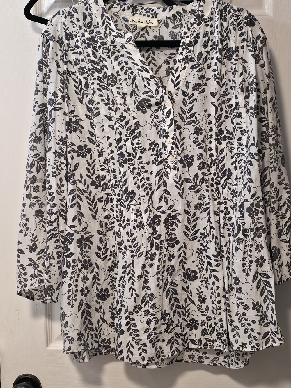 Indigo Rose White & Black Floral Tunic Top
